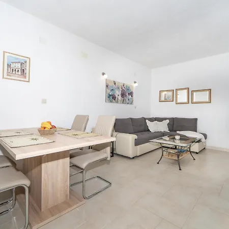 Gorgeous In With Wifi Apartmán
